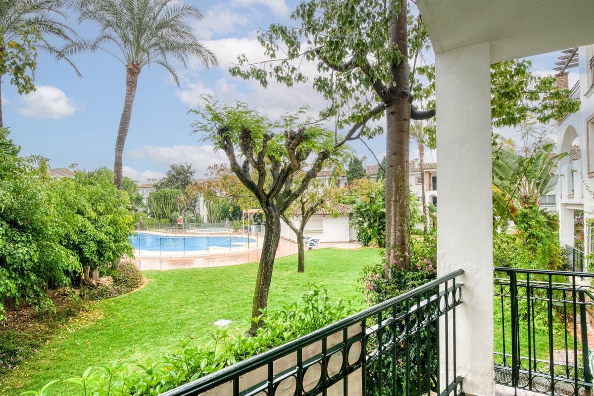 2 bedroom Apartment for sale in Estepona with pool garage - € 420,000 (Ref: 9449893)