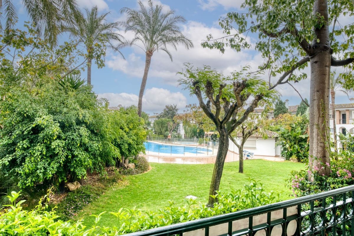 2 bedroom Apartment for sale in Estepona with pool garage - € 420,000 (Ref: 9449893)