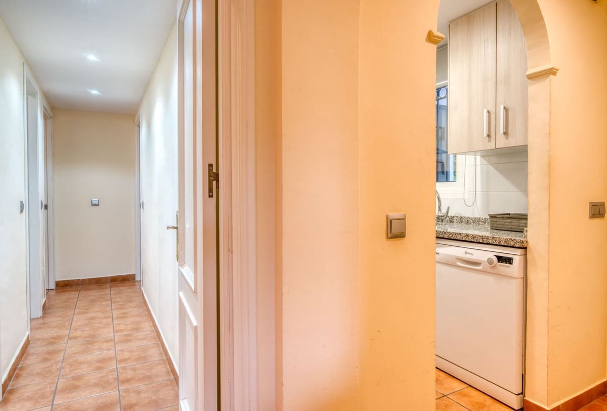 2 soverom Leilighet til salgs i Estepona med svømmebasseng garasje - € 420 000 (Ref: 9449893)