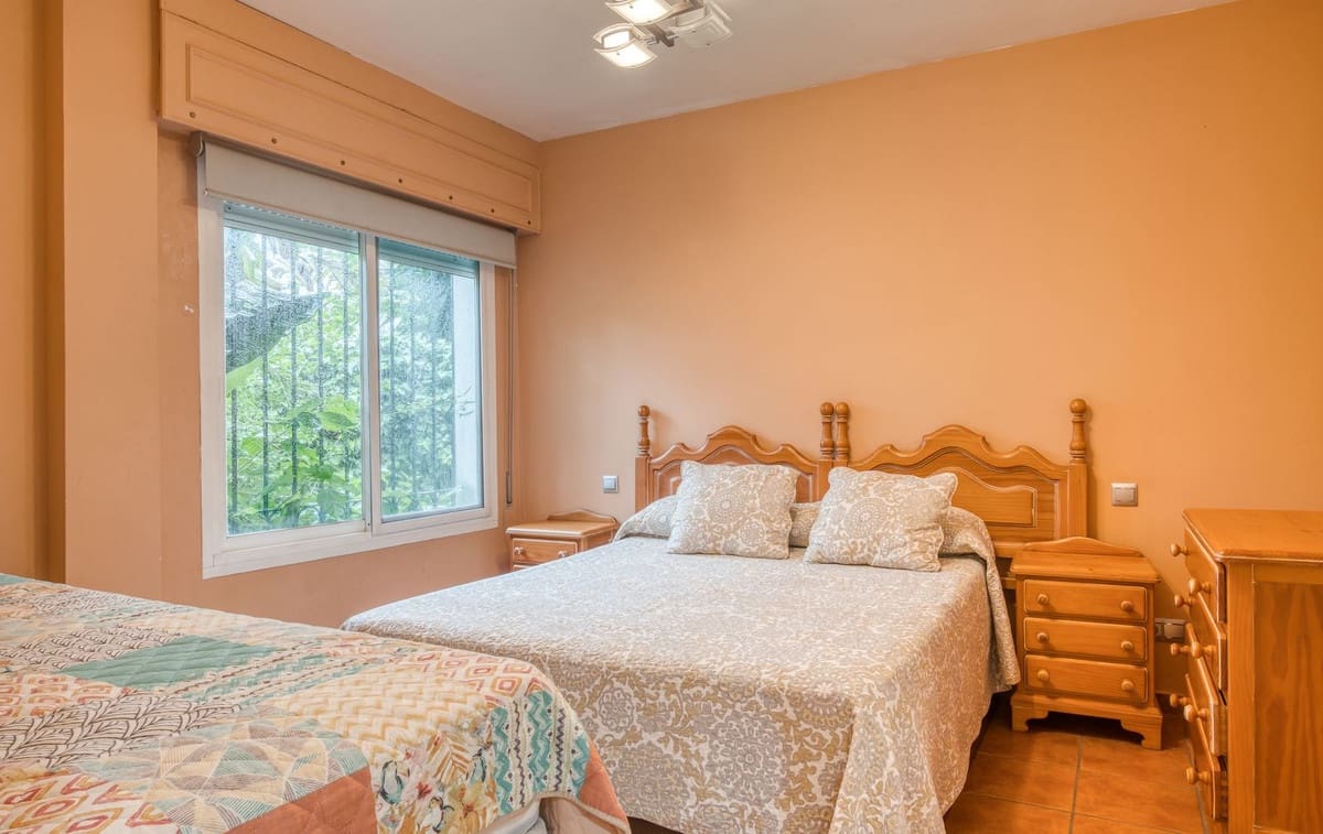 2 soverom Leilighet til salgs i Estepona med svømmebasseng garasje - € 420 000 (Ref: 9449893)