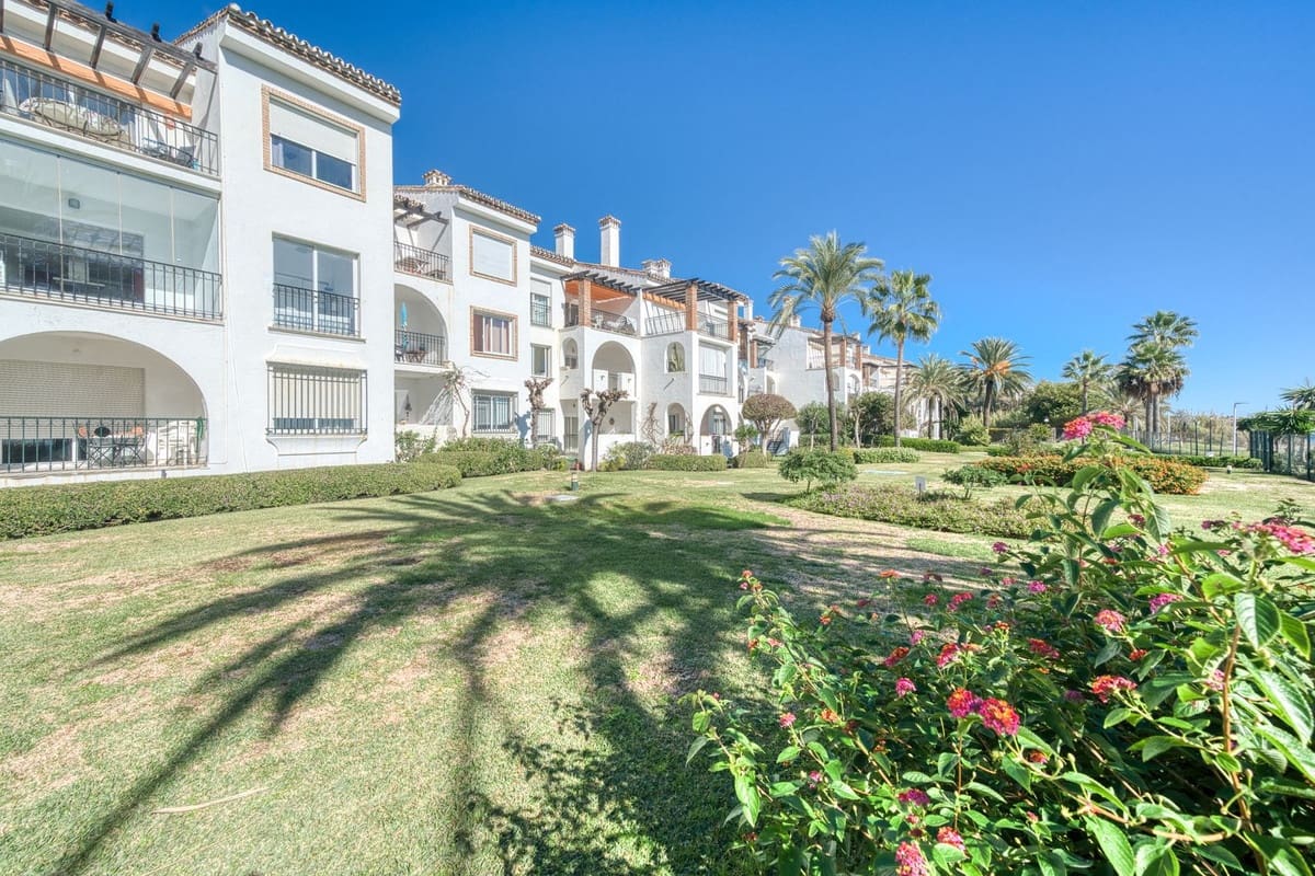 2 soverom Leilighet til salgs i Estepona med svømmebasseng garasje - € 420 000 (Ref: 9449893)