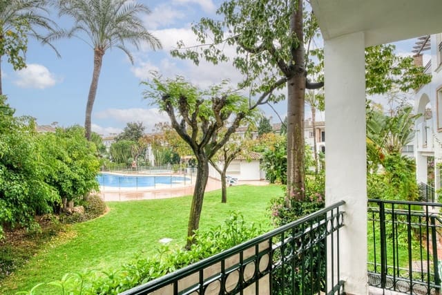 2 chambre Appartement à vendre à Estepona avec piscine garage - 420 000 € (Ref: 9449893)