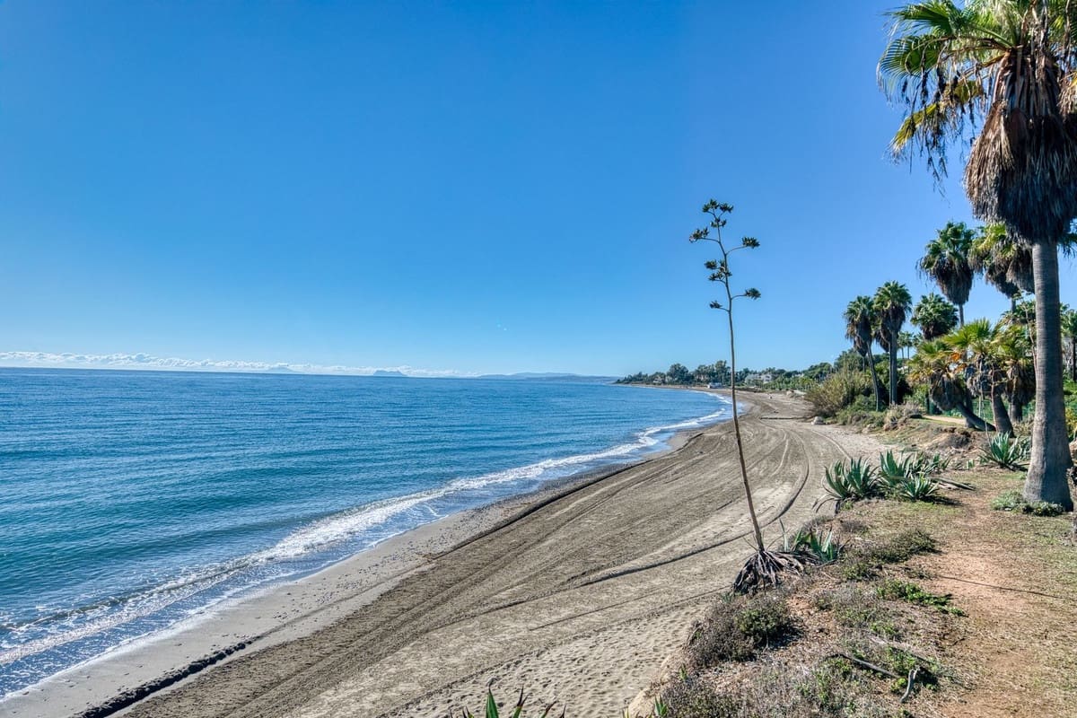 2 soverom Leilighet til salgs i Estepona med svømmebasseng garasje - € 420 000 (Ref: 9449893)