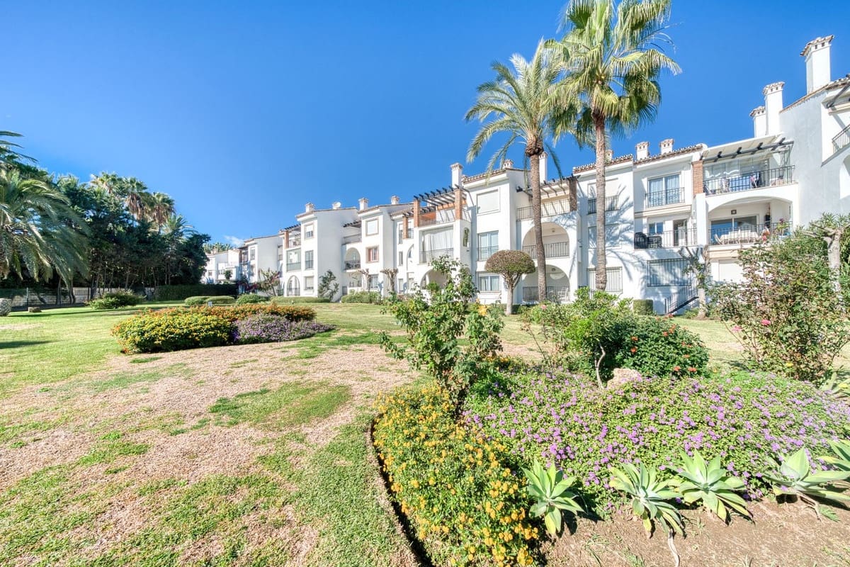 2 soverom Leilighet til salgs i Estepona med svømmebasseng garasje - € 420 000 (Ref: 9449893)