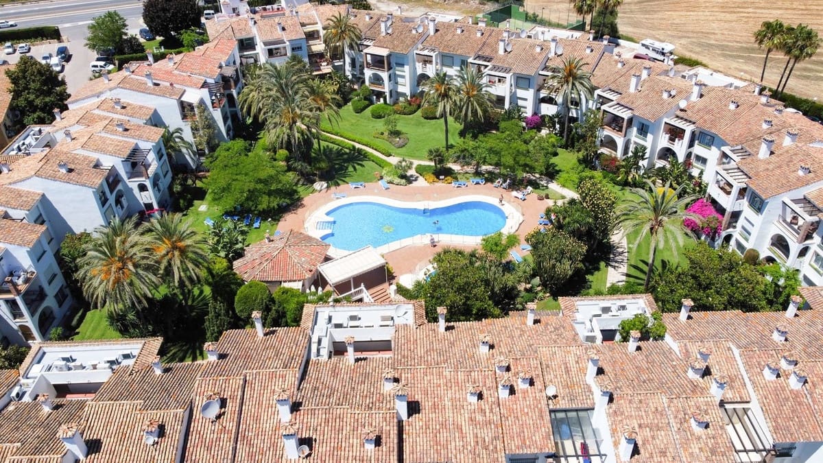2 soverom Leilighet til salgs i Estepona med svømmebasseng garasje - € 420 000 (Ref: 9449893)