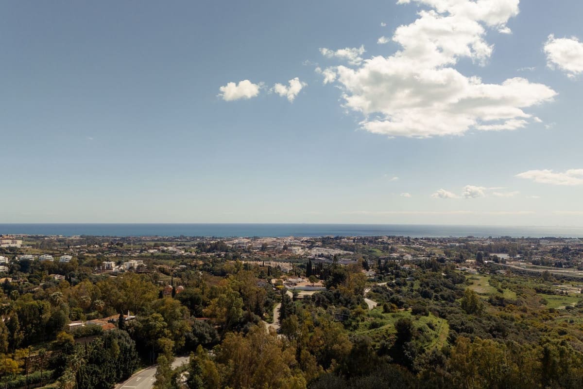 4 bedroom Townhouse for sale in La Quinta with pool garage - € 1,195,000 (Ref: 9451090)