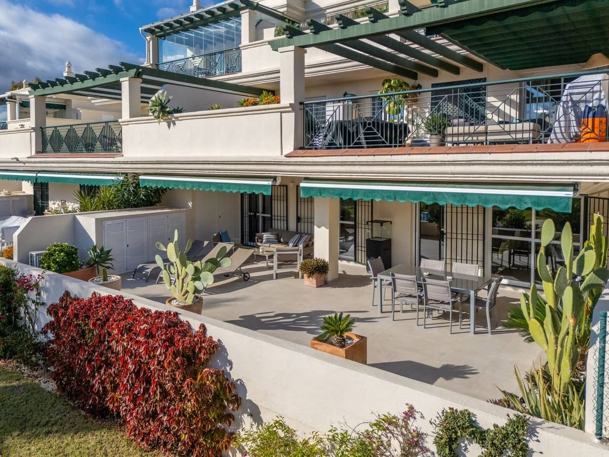 2 bedroom Apartment for sale in Marbella with pool garage - € 689,000 (Ref: 9453569)