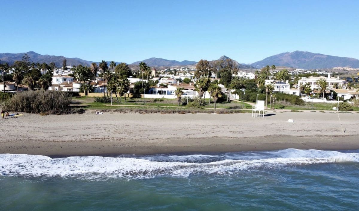 3 makuuhuone Huvila myytävänä paikassa Estepona mukana uima-altaan 
autotalli - 1 645 000 € (Ref: 9459512)