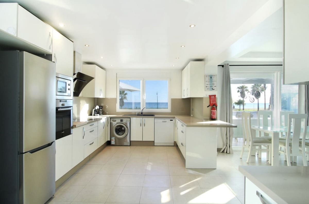 3 sovrum Villa till salu i Estepona med pool garage - 1 645 000 € (Ref: 9459512)