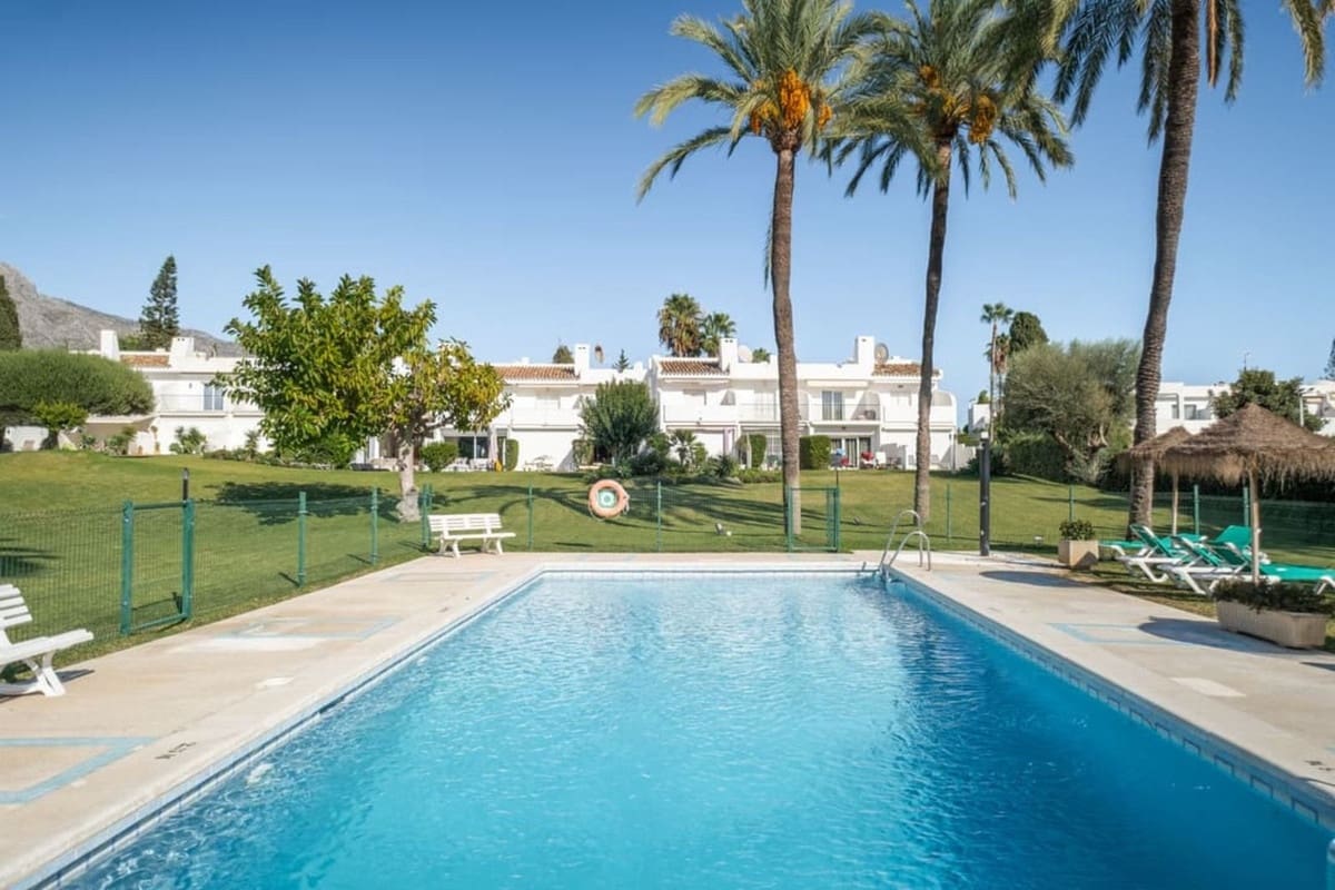 4 chambre Maison de Ville à vendre à Nueva Andalucia avec piscine - 1 499 000 € (Ref: 9460738)
