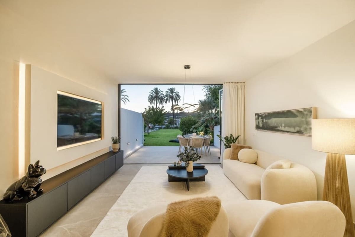 4 chambre Maison de Ville à vendre à Nueva Andalucia avec piscine - 1 499 000 € (Ref: 9460738)