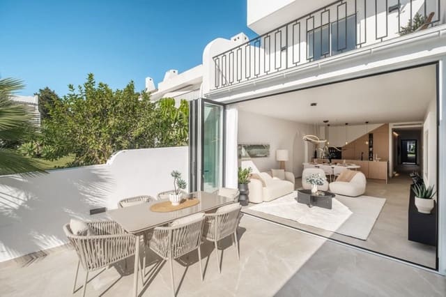 Casa de 4 habitaciones en Nueva Andalucia, Marbella en venta con piscina - 1.499.000 € (Ref: 9460738)