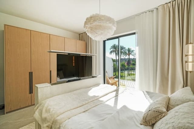 Casa de 4 habitaciones en Nueva Andalucia, Marbella en venta con piscina - 1.499.000 € (Ref: 9460738)