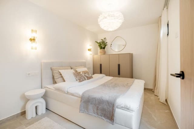 Casa de 4 habitaciones en Nueva Andalucia, Marbella en venta con piscina - 1.499.000 € (Ref: 9460738)