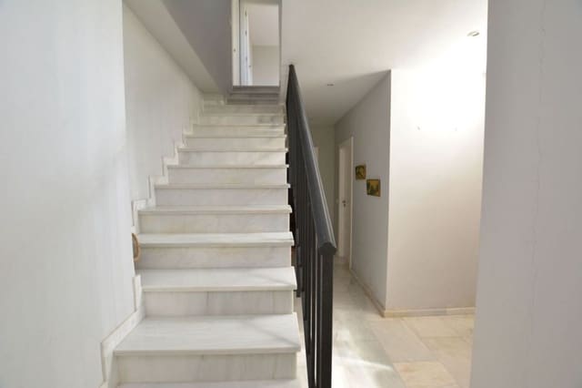 7 sovrum Villa till salu i Elviria, Marbella med pool garage - 1 750 000 € (Ref: 9464919)