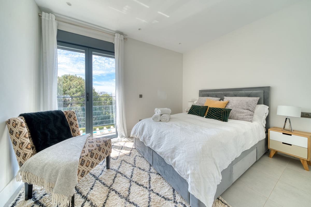 4 soverom Villa til salgs i Estepona med svømmebasseng garasje - € 1 390 000 (Ref: 9469016)