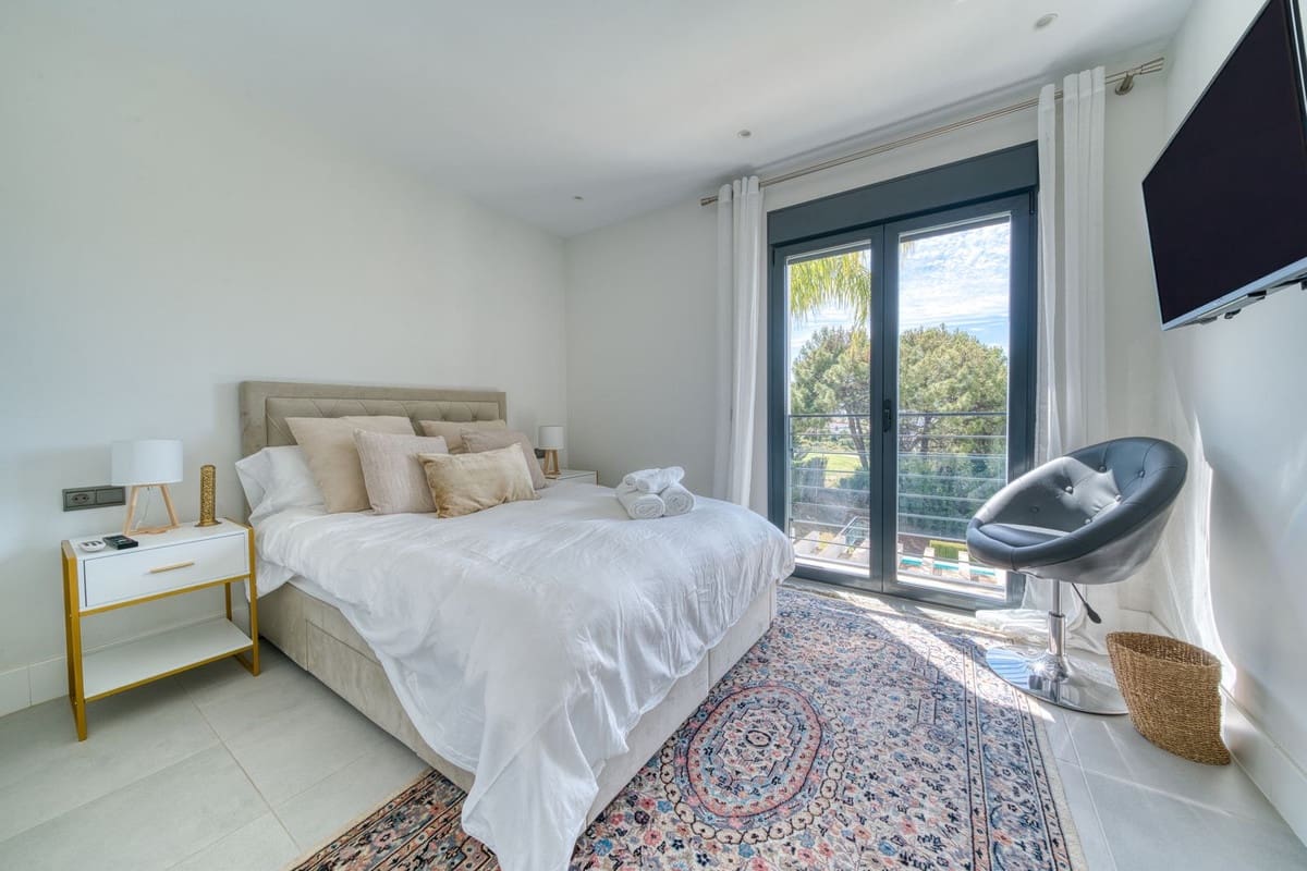 4 soverom Villa til salgs i Estepona med svømmebasseng garasje - € 1 390 000 (Ref: 9469016)