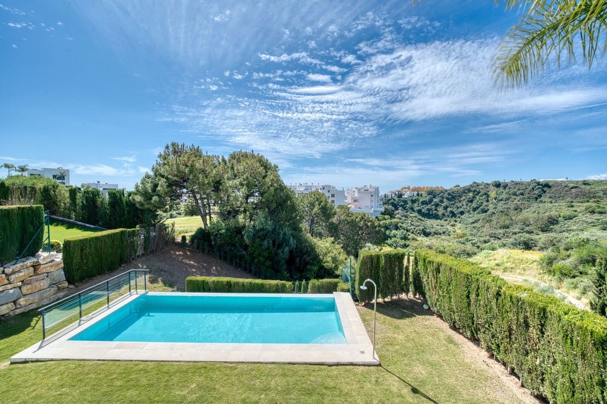 4 soverom Villa til salgs i Estepona med svømmebasseng garasje - € 1 390 000 (Ref: 9469016)