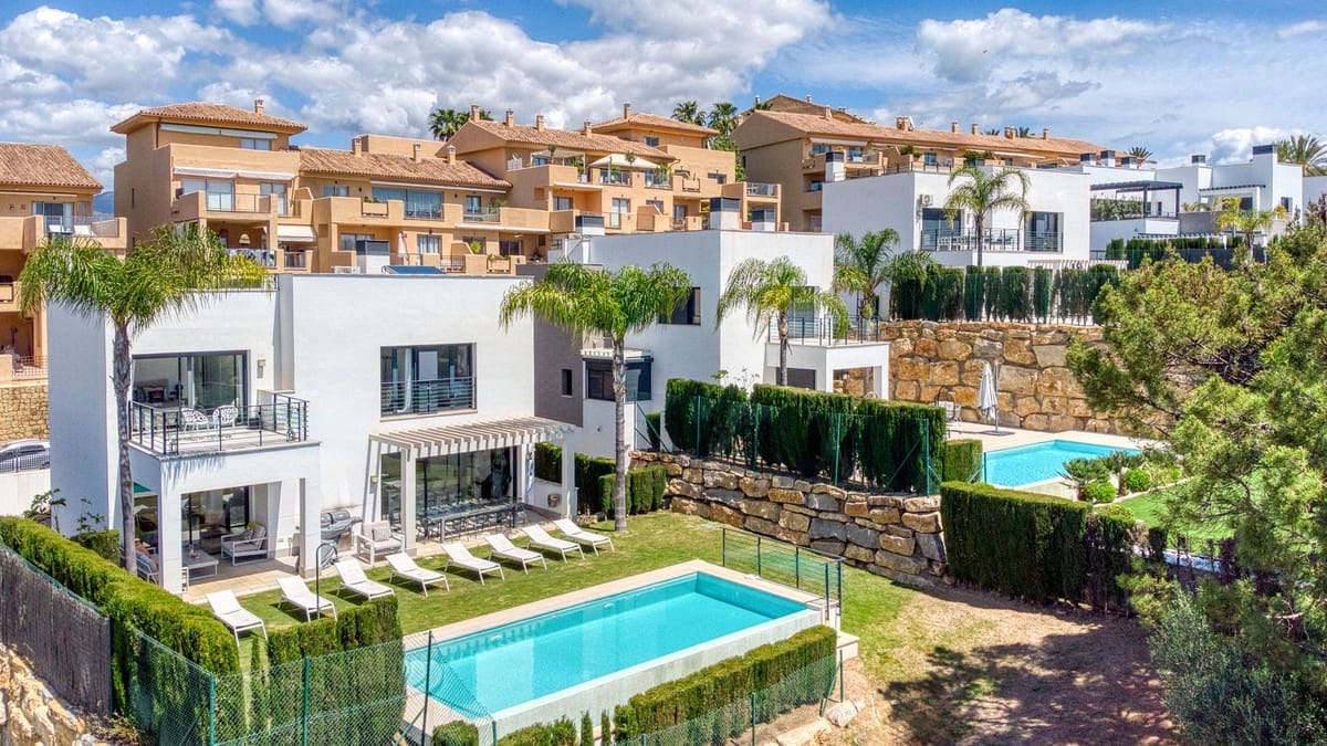 4 soverom Villa til salgs i Estepona med svømmebasseng garasje - € 1 390 000 (Ref: 9469016)