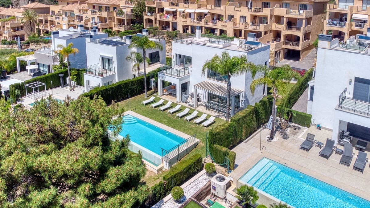 4 soverom Villa til salgs i Estepona med svømmebasseng garasje - € 1 390 000 (Ref: 9469016)