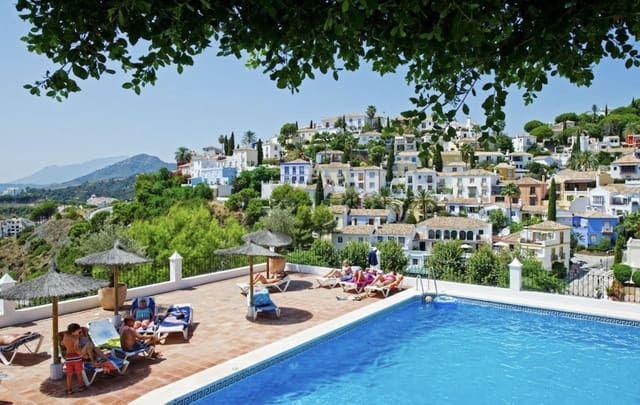 3 bedroom Townhouse for sale in La Heredia, Benahavís with pool garage - € 570,000 (Ref: 9470052)