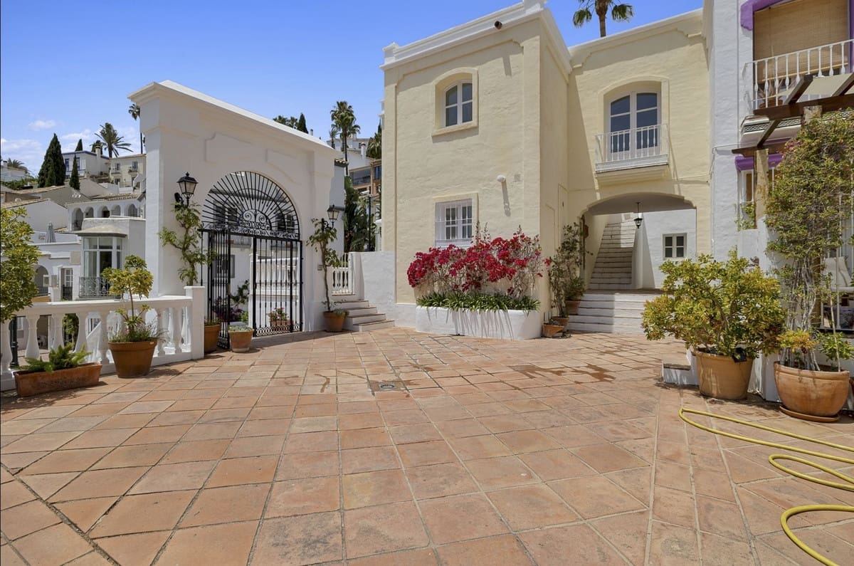 3 bedroom Townhouse for sale in La Heredia with pool garage - € 570,000 (Ref: 9470052)