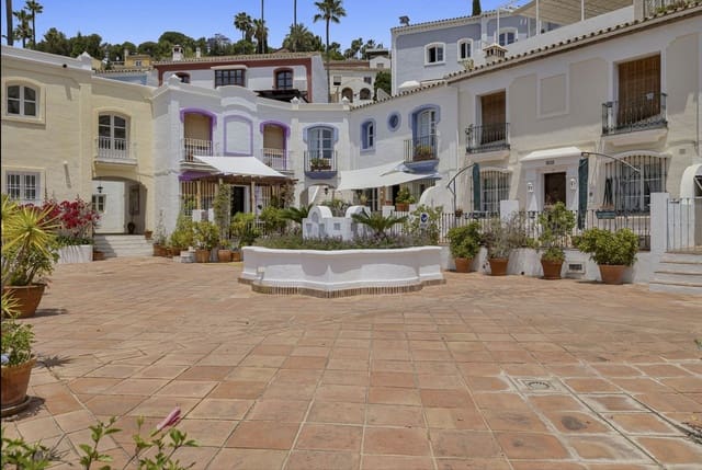 3 bedroom Townhouse for sale in La Heredia, Benahavís with pool garage - € 570,000 (Ref: 9470052)