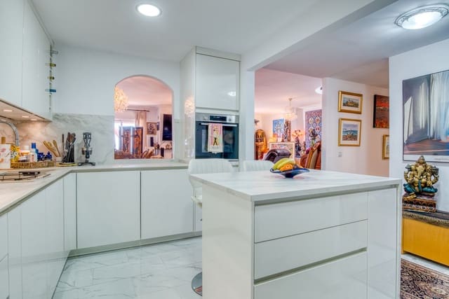 3 bedroom Apartment for sale in La Duquesa / Puerto de la Duquesa, Manilva with pool garage - € 450,000 (Ref: 9471594)