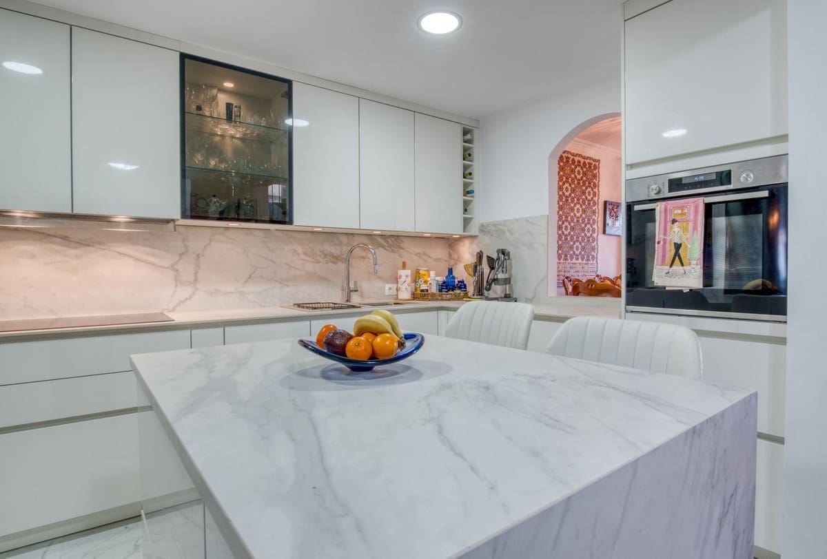 3 bedroom Apartment for sale in La Duquesa / Puerto de la Duquesa with pool garage - € 450,000 (Ref: 9471594)