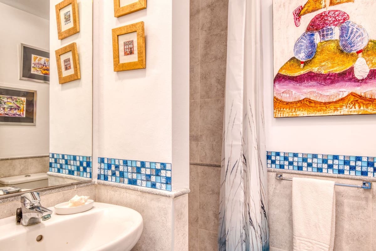 3 bedroom Apartment for sale in La Duquesa / Puerto de la Duquesa with pool garage - € 450,000 (Ref: 9471594)