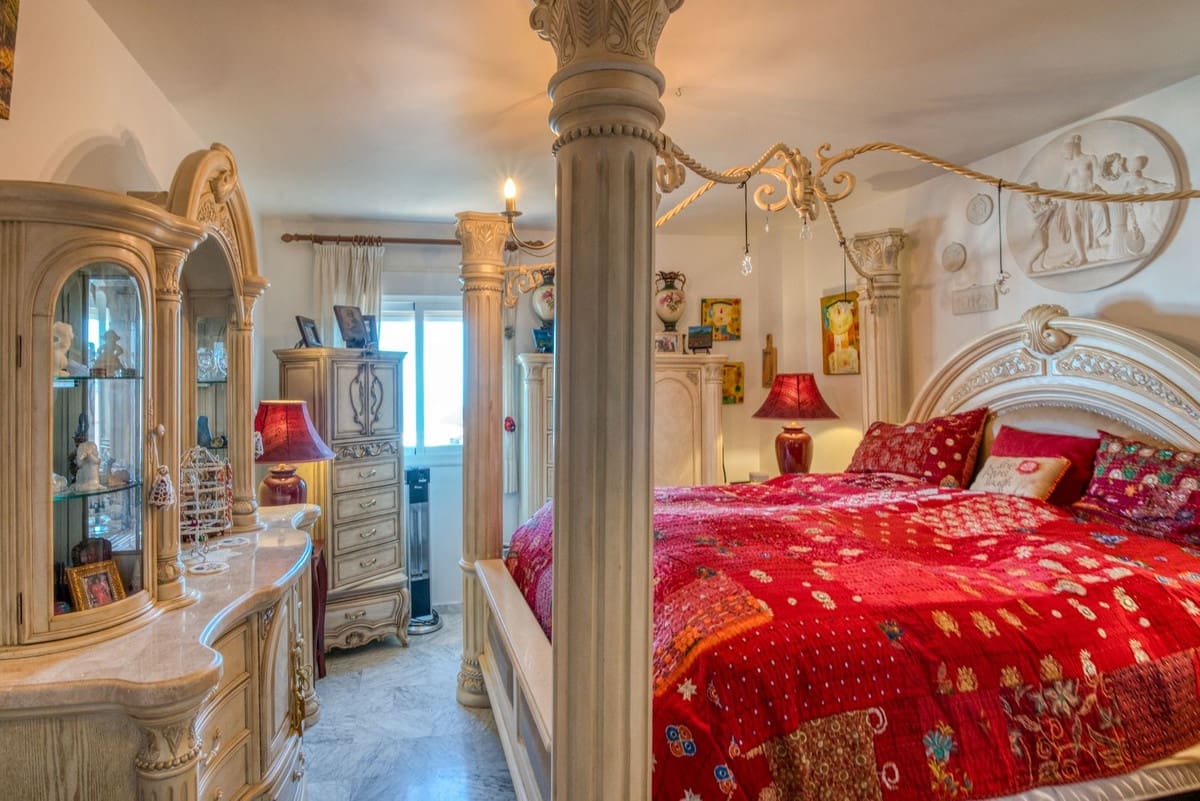 3 bedroom Apartment for sale in La Duquesa / Puerto de la Duquesa with pool garage - € 450,000 (Ref: 9471594)