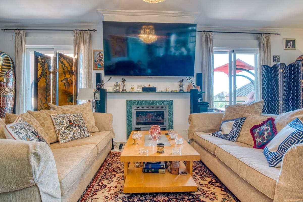 3 bedroom Apartment for sale in La Duquesa / Puerto de la Duquesa with pool garage - € 450,000 (Ref: 9471594)