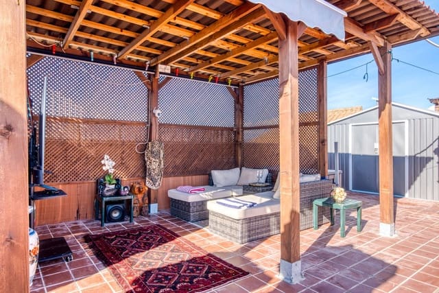 3 bedroom Apartment for sale in La Duquesa / Puerto de la Duquesa, Manilva with pool garage - € 450,000 (Ref: 9471594)