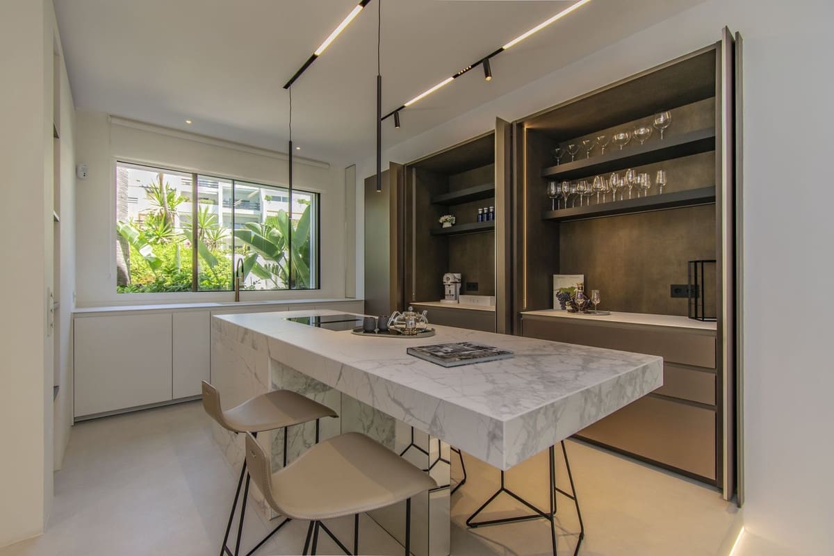 4 soveværelse Byhus til salg i Marbella med swimmingpool garage - € 5.460.000 (Ref: 9473322)