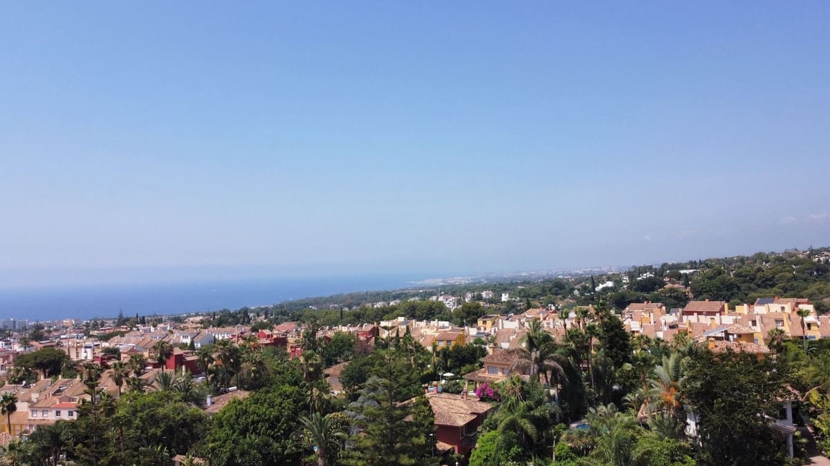 5 bedroom Villa for sale in Marbella with pool garage - € 3,200,000 (Ref: 9491915)