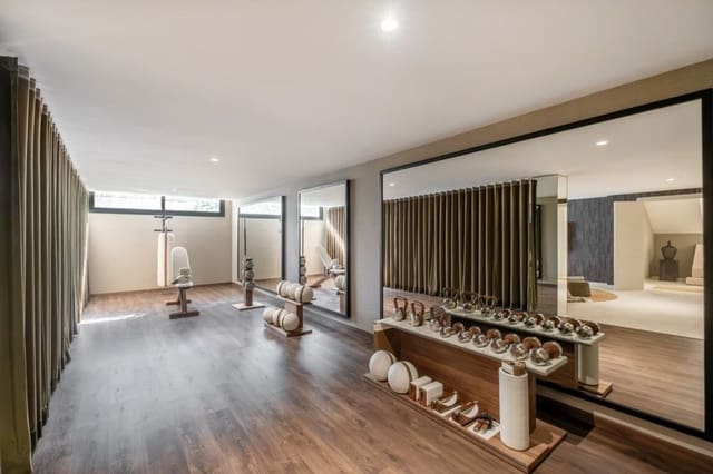 6 soveværelse Villa til salg i El Paraiso, Estepona med swimmingpool garage - € 2.950.000 (Ref: 9495348)