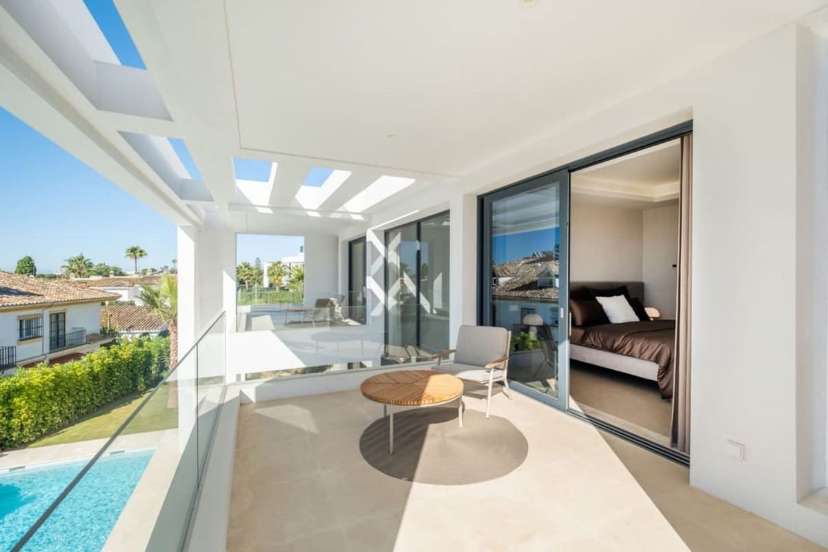 6 bedroom Villa for sale in El Paraiso with pool garage - € 2,950,000 (Ref: 9495348)