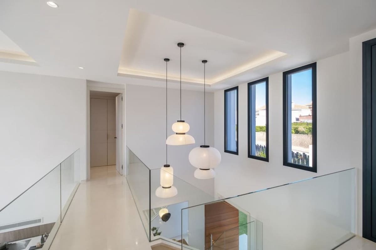 6 bedroom Villa for sale in El Paraiso with pool garage - € 2,950,000 (Ref: 9495348)