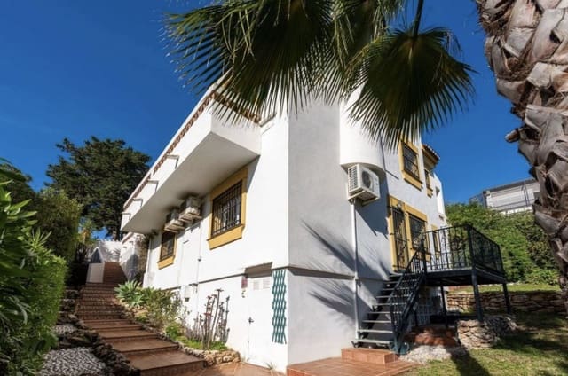 Chalet de 3 habitaciones en Mijas Costa, Mijas en venta con piscina garaje - 595.000 € (Ref: 9500405)