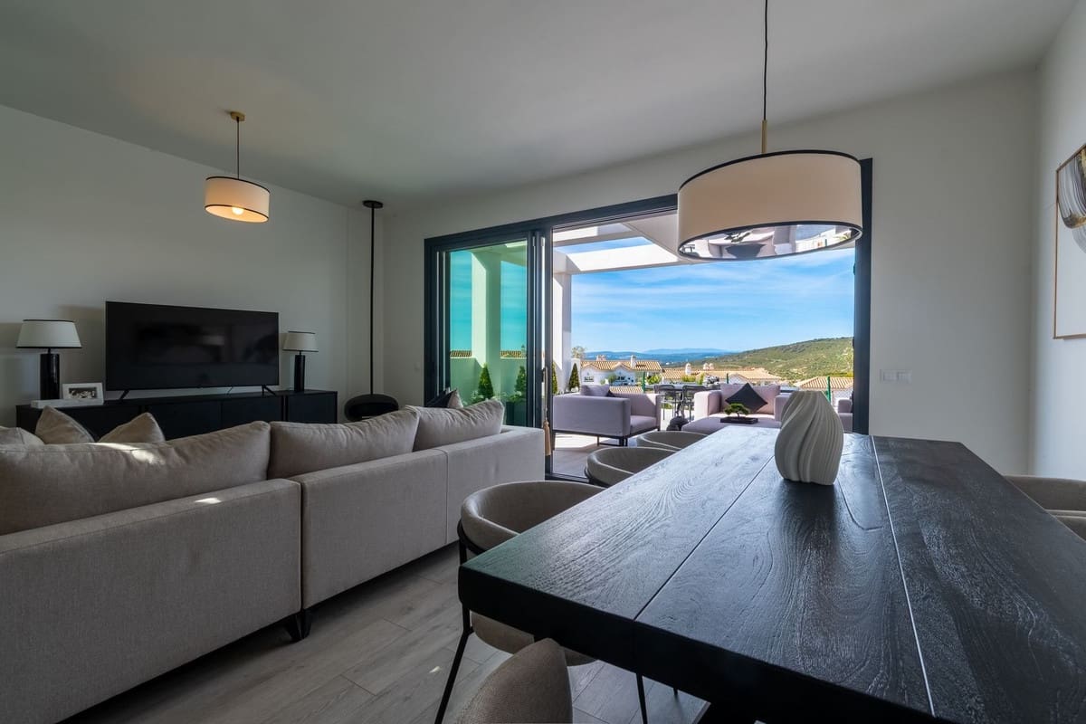 3 soverom Kjedet enebolig til salgs i Manilva med svømmebasseng garasje - € 699 000 (Ref: 9500637)