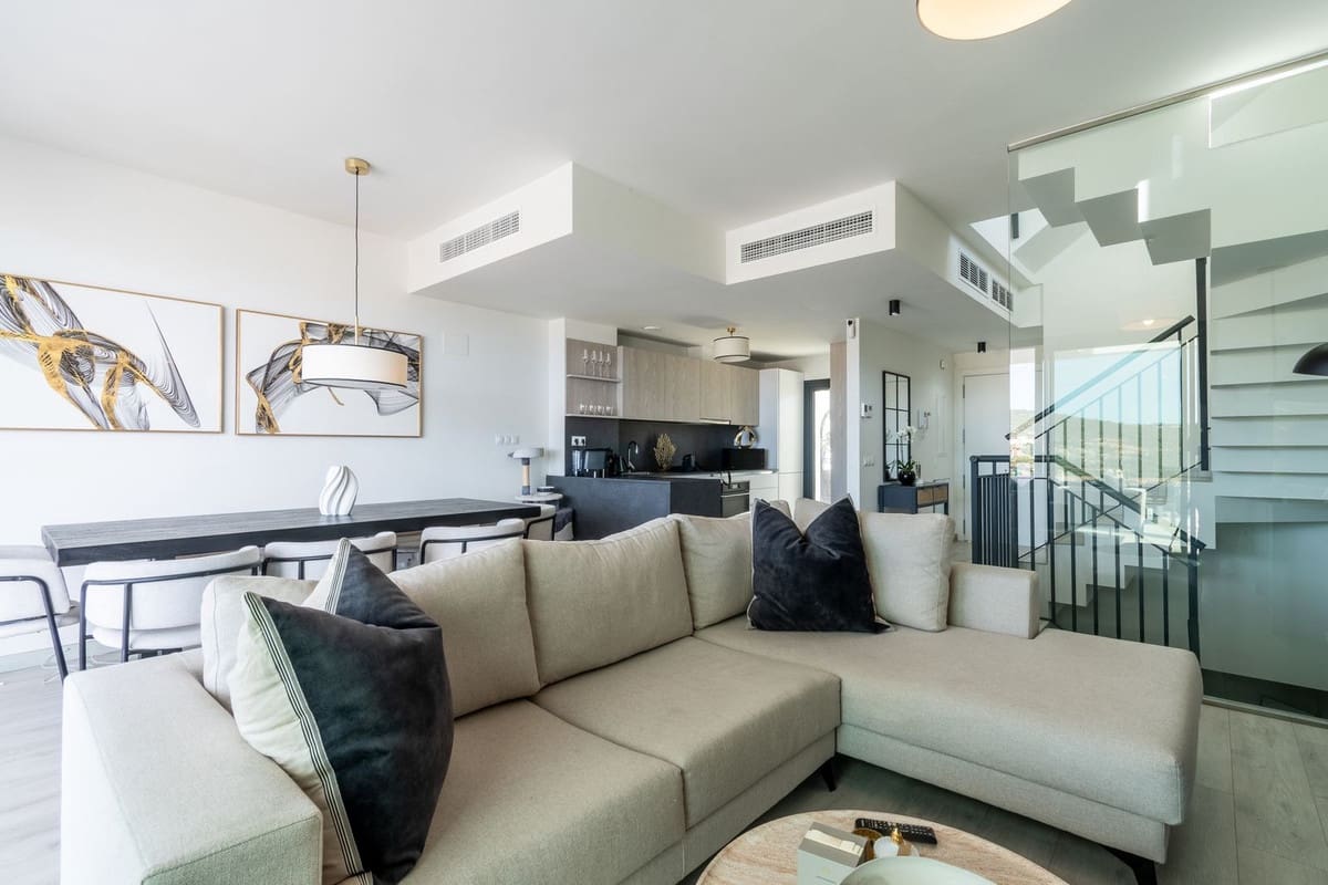 3 soverom Kjedet enebolig til salgs i Manilva med svømmebasseng garasje - € 699 000 (Ref: 9500637)