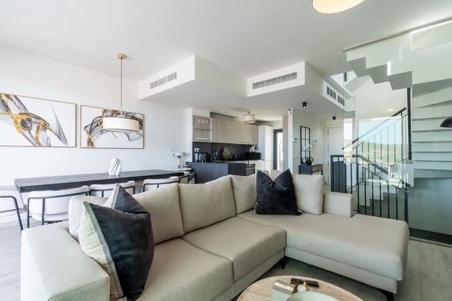 3 soverom Kjedet enebolig til salgs i Manilva med svømmebasseng garasje - € 699 000 (Ref: 9500637)