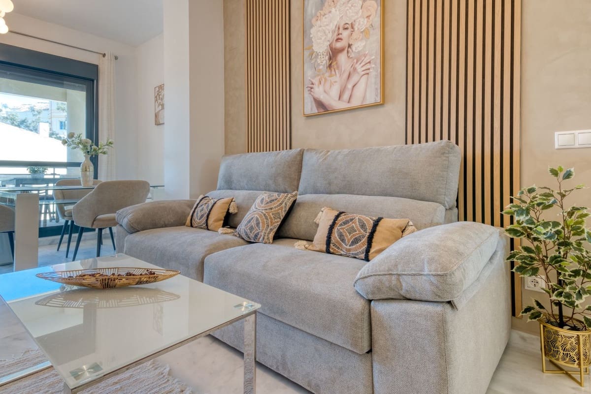 Apartamento de 2 habitaciones en Estepona en alquiler con piscina garaje - 1.950 € (Ref: 9500638)