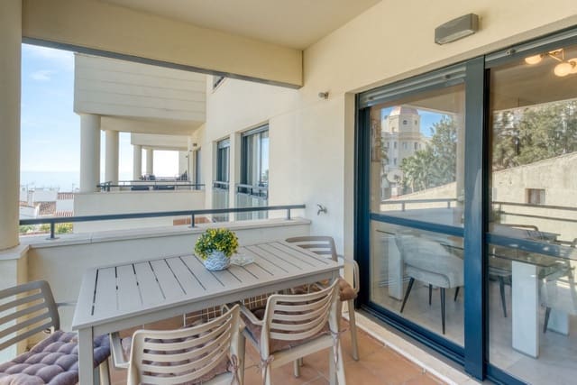 2 slaapkamer Appartement te huur in Estepona met zwembad garage - € 1.950 (Ref: 9500638)