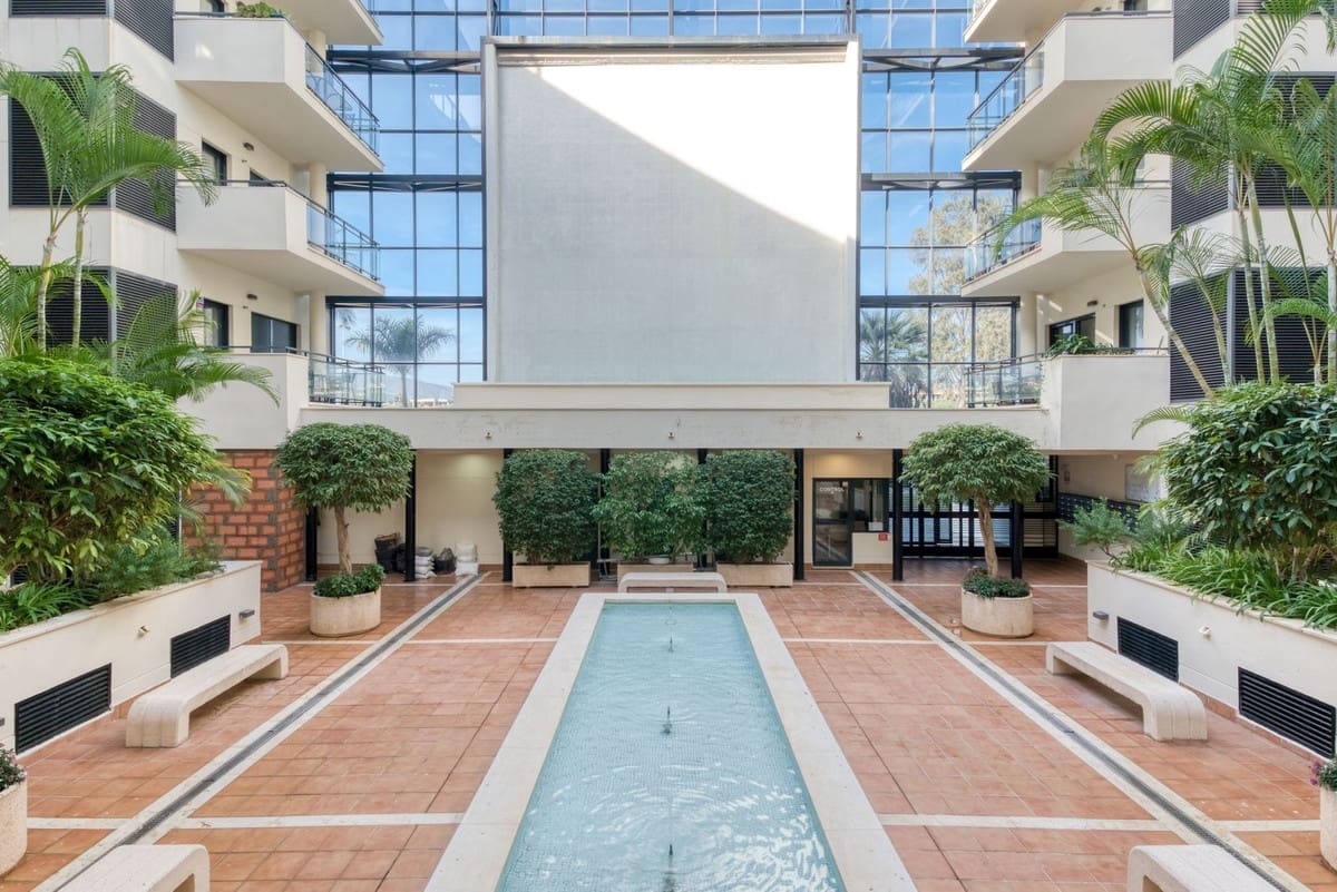 2 bedroom Apartment for rent in Estepona with pool garage - € 1,950 (Ref: 9500638)