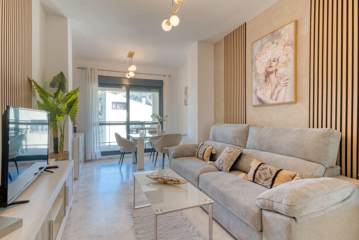 Apartamento de 2 habitaciones en Estepona en alquiler con piscina garaje - 1.950 € (Ref: 9500638)