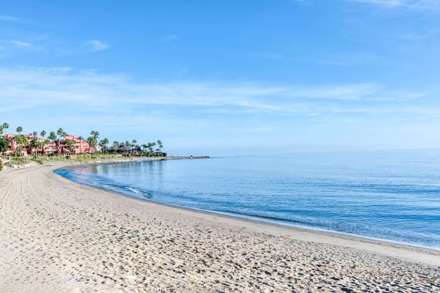 2 makuuhuone Huoneisto vuokrattavana paikassa Estepona mukana uima-altaan 
autotalli - 1 950 € (Ref: 9500638)