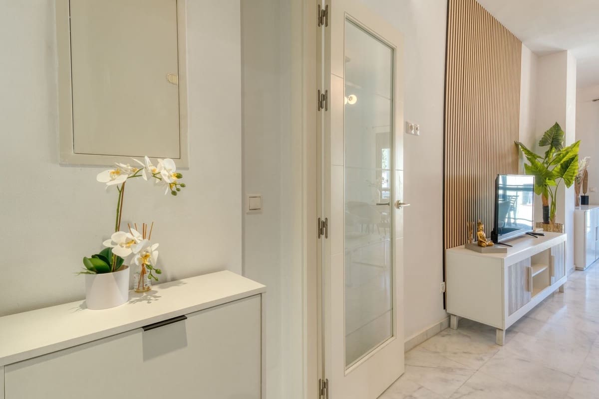 2 bedroom Apartment for rent in Estepona with pool garage - € 1,950 (Ref: 9500638)