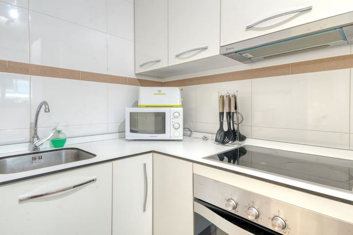 2 bedroom Apartment for rent in Estepona with pool garage - € 1,950 (Ref: 9500638)