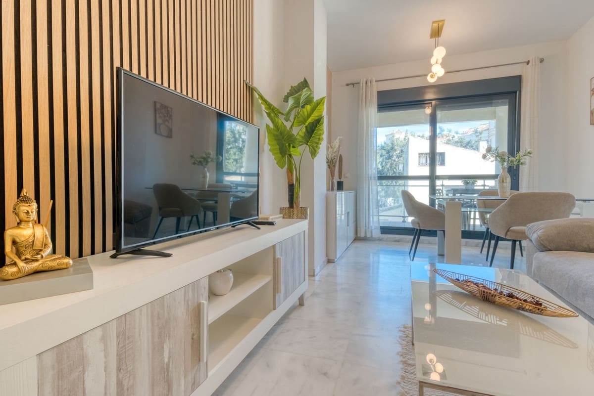 2 bedroom Apartment for rent in Estepona with pool garage - € 1,950 (Ref: 9500638)